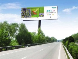 利川高速擎天柱广告牌的特点和优势