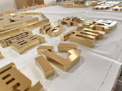 利川拉丝不锈钢字的特点。