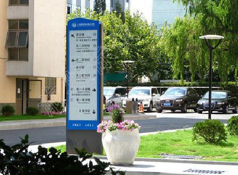 利川哪些因素影响宣传栏的制作？